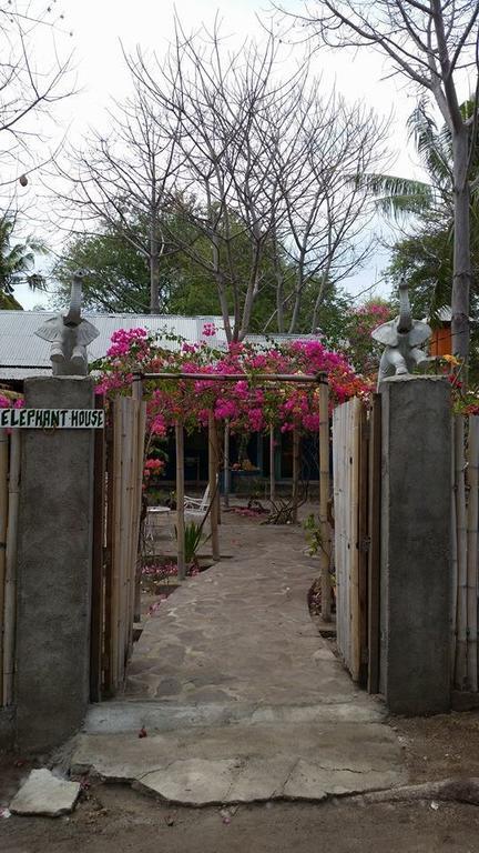 Elephant House And Bungalows Gili Air Esterno foto